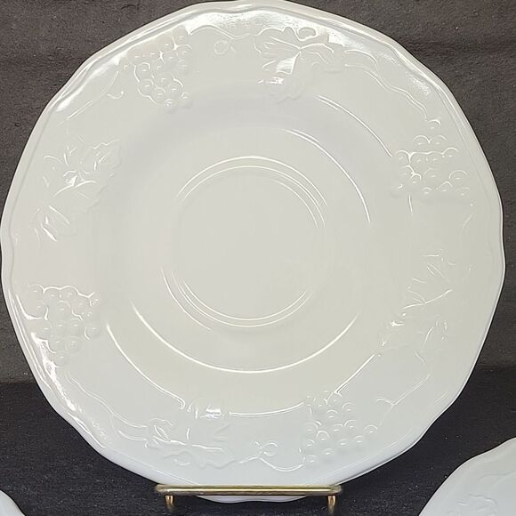 Vintage Indiana Colony Milk Glass Harvest Grapes Saucers (5)Only - Picture 2 of 6